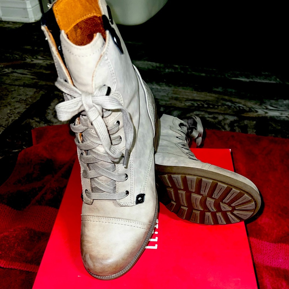 Cobb hill lace up combat boots